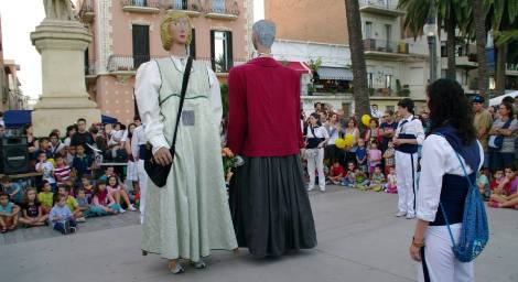 Els gegants de l'escola Joan Maragall, ballats per nosaltres, durant la Mostra de Balls de Gegants de la III Fira de Gegants i Capgrossos de Badalona