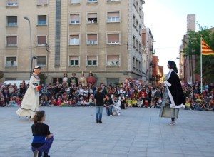 En Tasi i la Mariona ballant el Valset de Badalona a la Plana, l'any 2012.